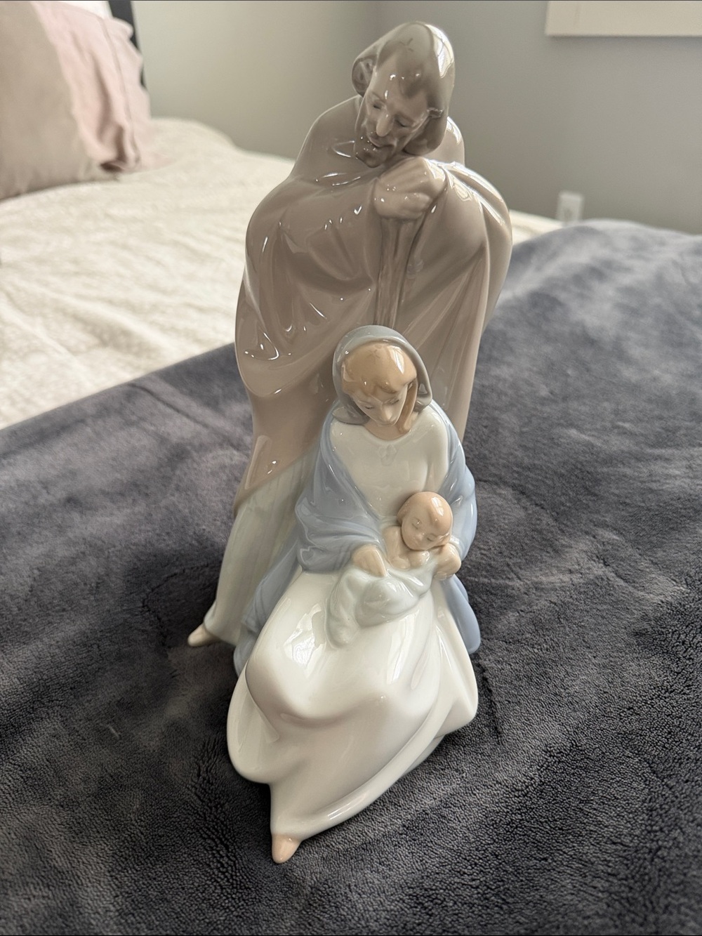 Nao by Lladro A Child is Born nativity Figurine Soft Cream & Blue porcelain
